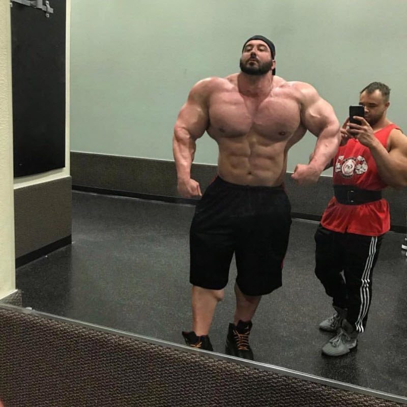 Худой подросток превратился в гору мышц