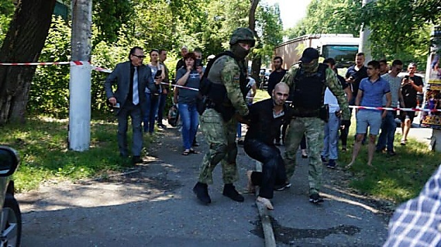 Из колонии в Одессе произошел массовый побег. Пятьсот человек забаррикадировалась, 15 сбежали (10 фото + видео) Из колонии в Одессе произошел массовый побег. Пятьсот человек забаррикадировалась, 15 сбежали (10 фото + видео)