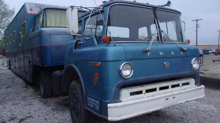 Необычный американский дом на колесах 70-х годов