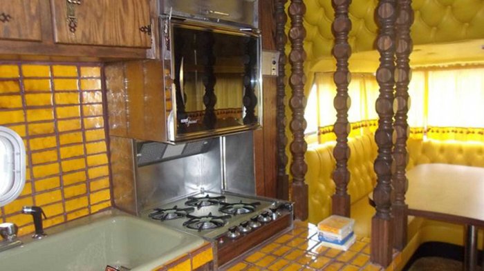 Необычный американский дом на колесах 70-х годов