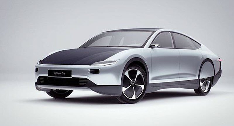 Голландцы показали солнечный электрокар с запасом хода в 725 км, дозаправляющийся на ходу