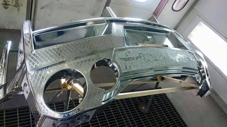 Уникальный золотой Nissan