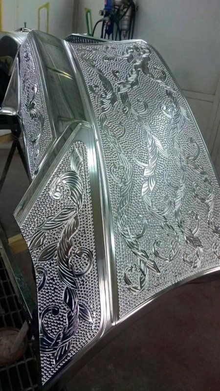 Уникальный золотой Nissan