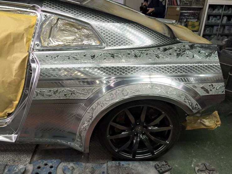 Уникальный золотой Nissan