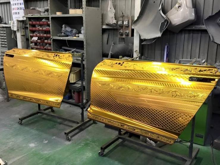 Уникальный золотой Nissan