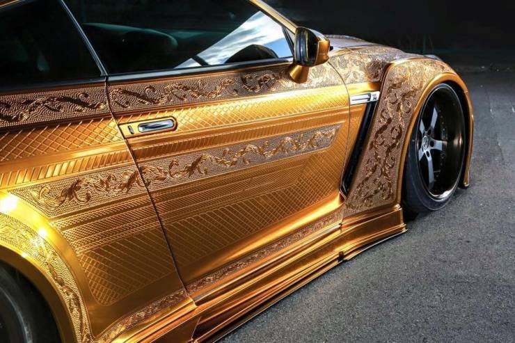 Уникальный золотой Nissan