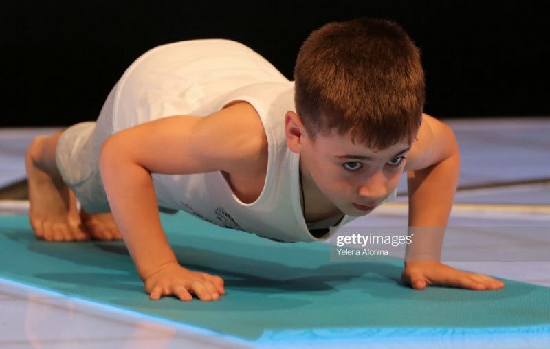 6-летний "Чеченский Шварценеггер" установил два мировых рекорда 6-летний "Чеченский Шварценеггер" установил два мировых рекорда