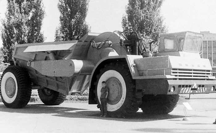 Зачем в СССР выпускали БелАз с одной осью