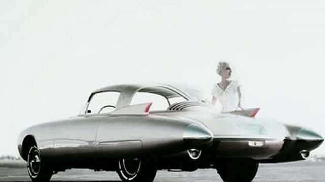 "Золотая ракета" - впечатляющий концепт-кар из стеклопластика