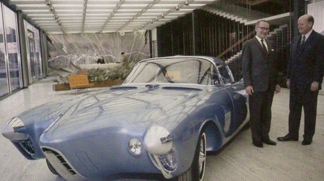 "Золотая ракета" - впечатляющий концепт-кар из стеклопластика