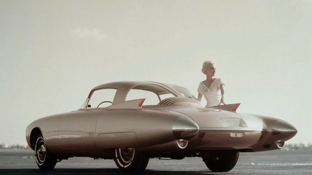 "Золотая ракета" - впечатляющий концепт-кар из стеклопластика