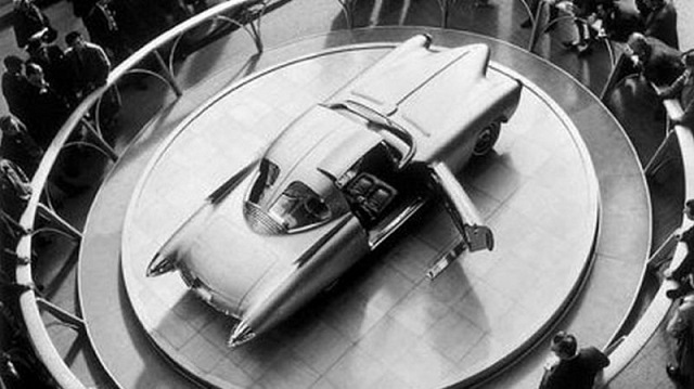 "Золотая ракета" - впечатляющий концепт-кар из стеклопластика