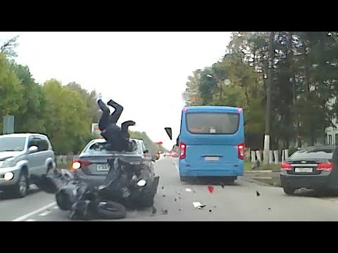 Акробатический трюк пилота мотоциклета!