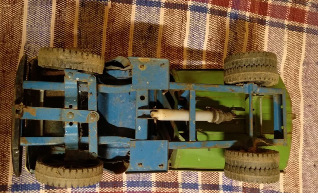 Мужчина вернул старой модели ЗИЛа былой блеск