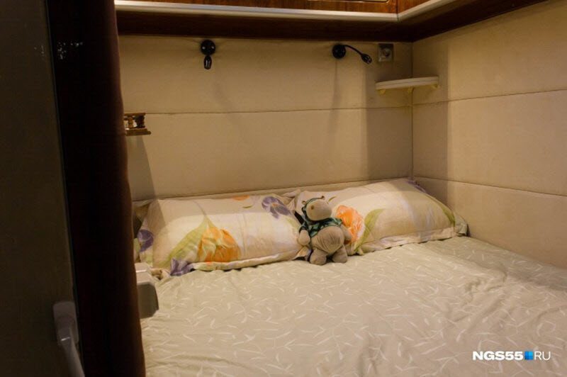 Житель Омска оборудовал КамАЗ 15-литровым баком с водкой и сауной