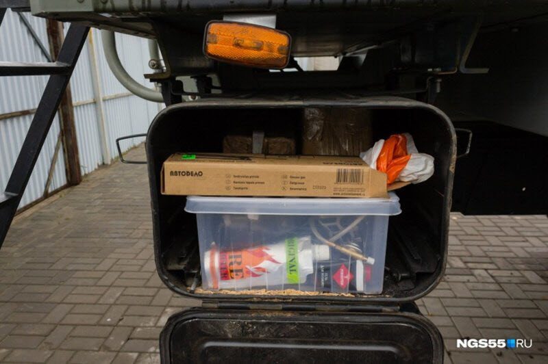 Житель Омска оборудовал КамАЗ 15-литровым баком с водкой и сауной