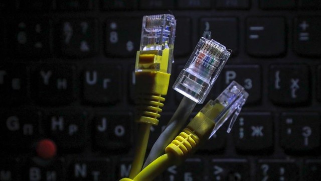 Медведев сравнил цены на интернет в России и США    