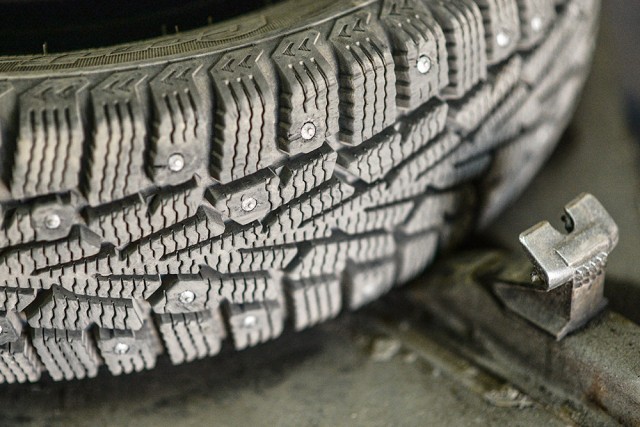 В Госдуме предложили поднять цены на шипованную резину    