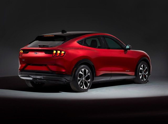 Конкурент Tesla: Ford анонсировал электрокар Mustang Mach-E