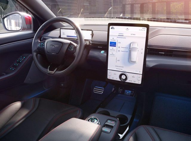 Конкурент Tesla: Ford анонсировал электрокар Mustang Mach-E