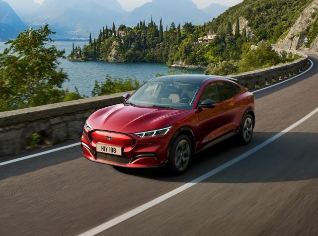Конкурент Tesla: Ford анонсировал электрокар Mustang Mach-E