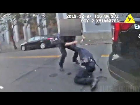 С бутылкой на копов