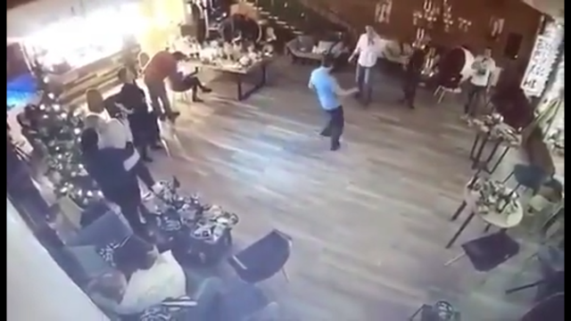 В Москве женщина выпрыгнула в окно на новогоднем корпоративе