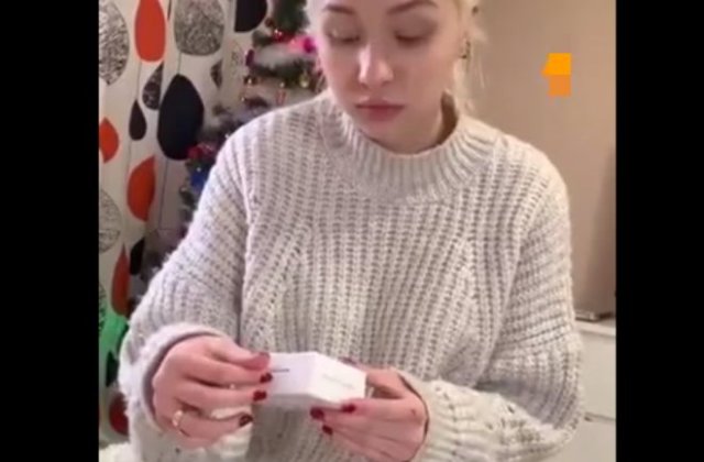 Девушке не понравился подарок