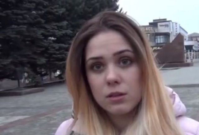 У девушки спросили, хорошо ли, что правительство ушло в отставку?