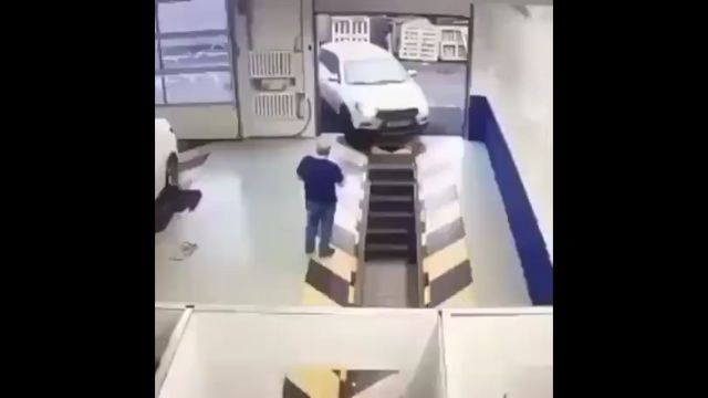 Автоледи приехала на сервис