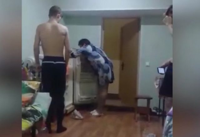 Синдром вахтерши: неадекватная помощница коменданта раскидывает продукты студентов по комнате
