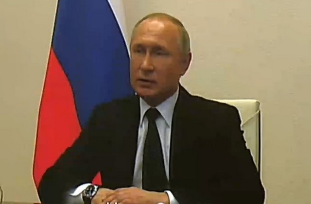 Владимир Путин перенес парад Победы