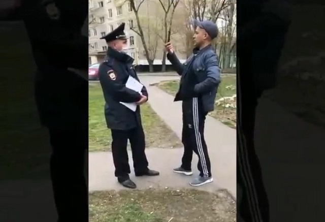 Мигрант немного перестарался в дискуссии с полицейским