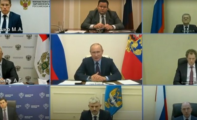 Чем занимаются чиновники во время видеозвонков с Владимиром Путиным?