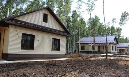 В пострадавшем от паводка Тулуне, куда ездил Путин, за год построили 24 дома из 155. Но и те не ввели в эксплуатацию