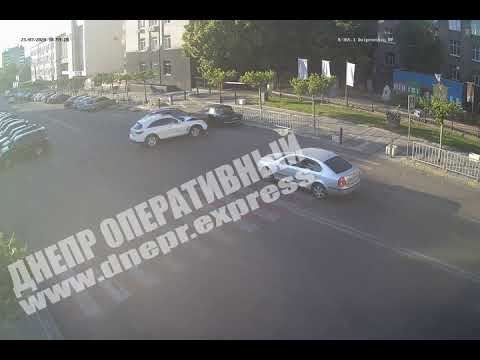 Видео про два Инфинити влетевших в ВАЗ