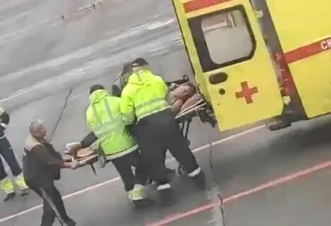 Алексей Навальный находится без сознания после отравления и экстренной посадки самолета в аэропорту Омска