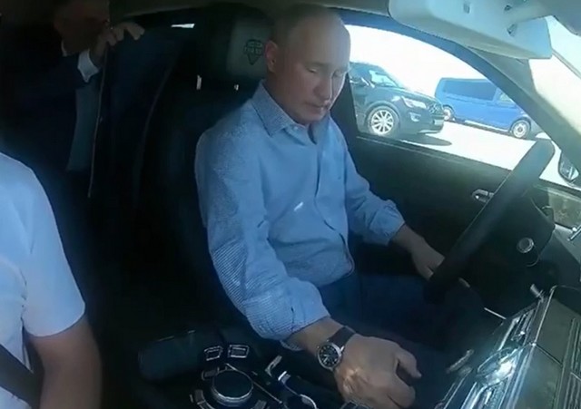 Владимир Путин проехался по открывшейся в Крыму трассе «Таврида»