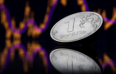 Рубль ускорил падение после сообщений о том, что Навальный был отравлен веществом группы «Новичок»