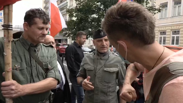 Юрий Дудь неудачно пообщался со сторонниками Александра Лукашенко и Владимира Путина из Польши