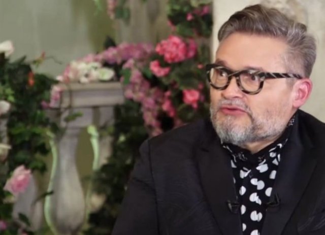 "Историк моды" Александр Васильев заявил, что коронавирус изобрело тайное мировое правительство