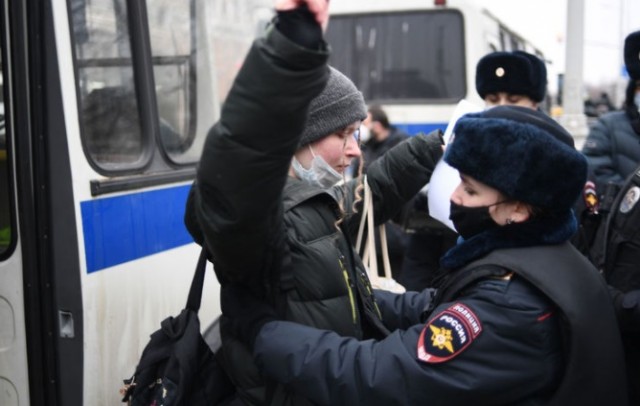 Путин утвердил увеличение штрафов за неподчинение силовикам