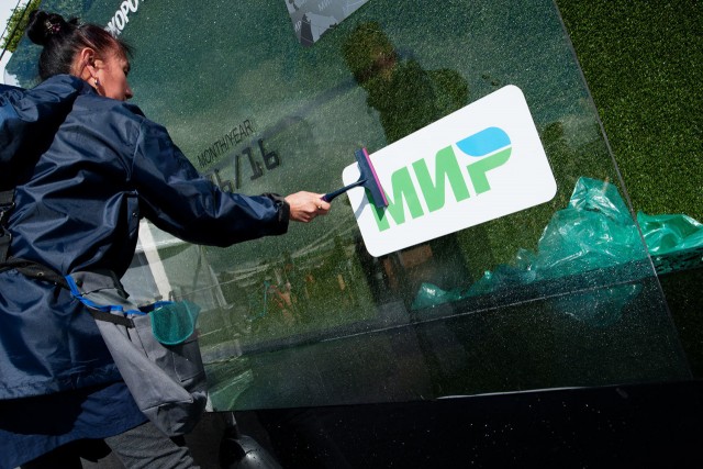 Лавров: Россия работает над отказом от западных платежных систем, включая VISA и MASTERCARD