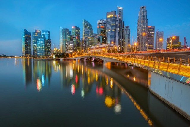 Низкие налоги, минимум ограничений и хорошая автократия. Как мини-государство без ресурсов стало технологически развитой страной