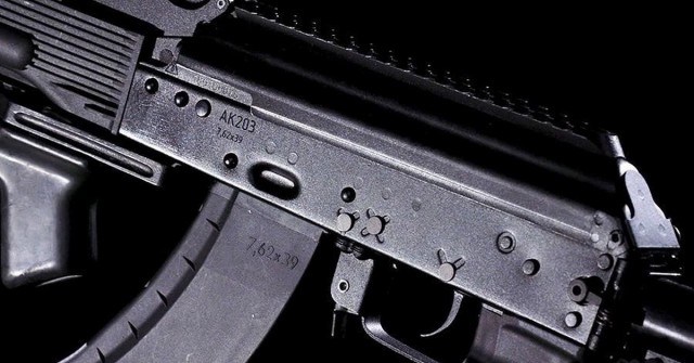 Владимир Путин в связи с ЧП в казанской школе поручил срочно проработать ужесточение правил оборота гражданского оружия