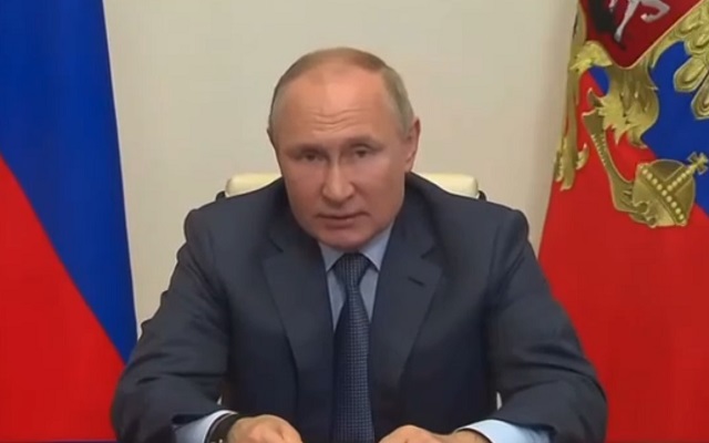 Владимир Путин принес соболезнования родным жертв казанского стрелка и пообещал усилить контроль за оборотом гражданского оружия