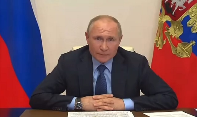 Владимир Путин пообещал "выбить зубы" всем, кто захочет что-нибудь "откусить" от России