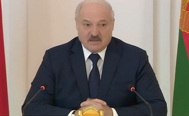 Александр Лукашенко раскрыл секрет «чемоданчика», который принес на встречу с Владимиром Путиным