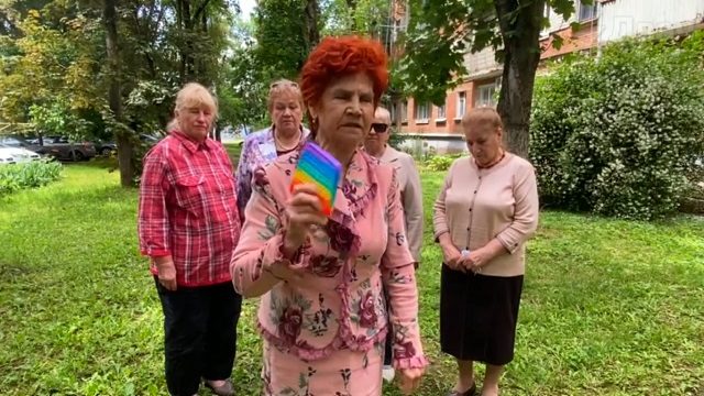 Бабушки из "отрядов Путина" добрались до поп-итов и симпл-димплов