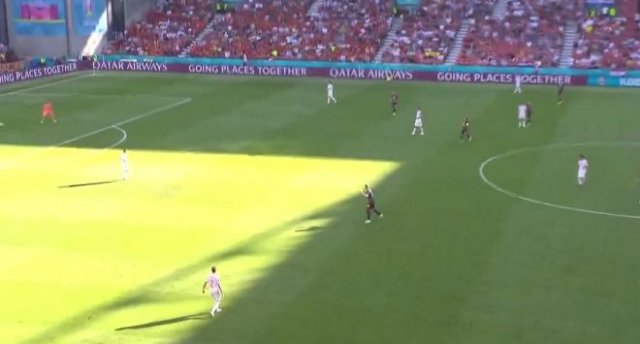 Испания забила гол сама себе в матче с Хорватией